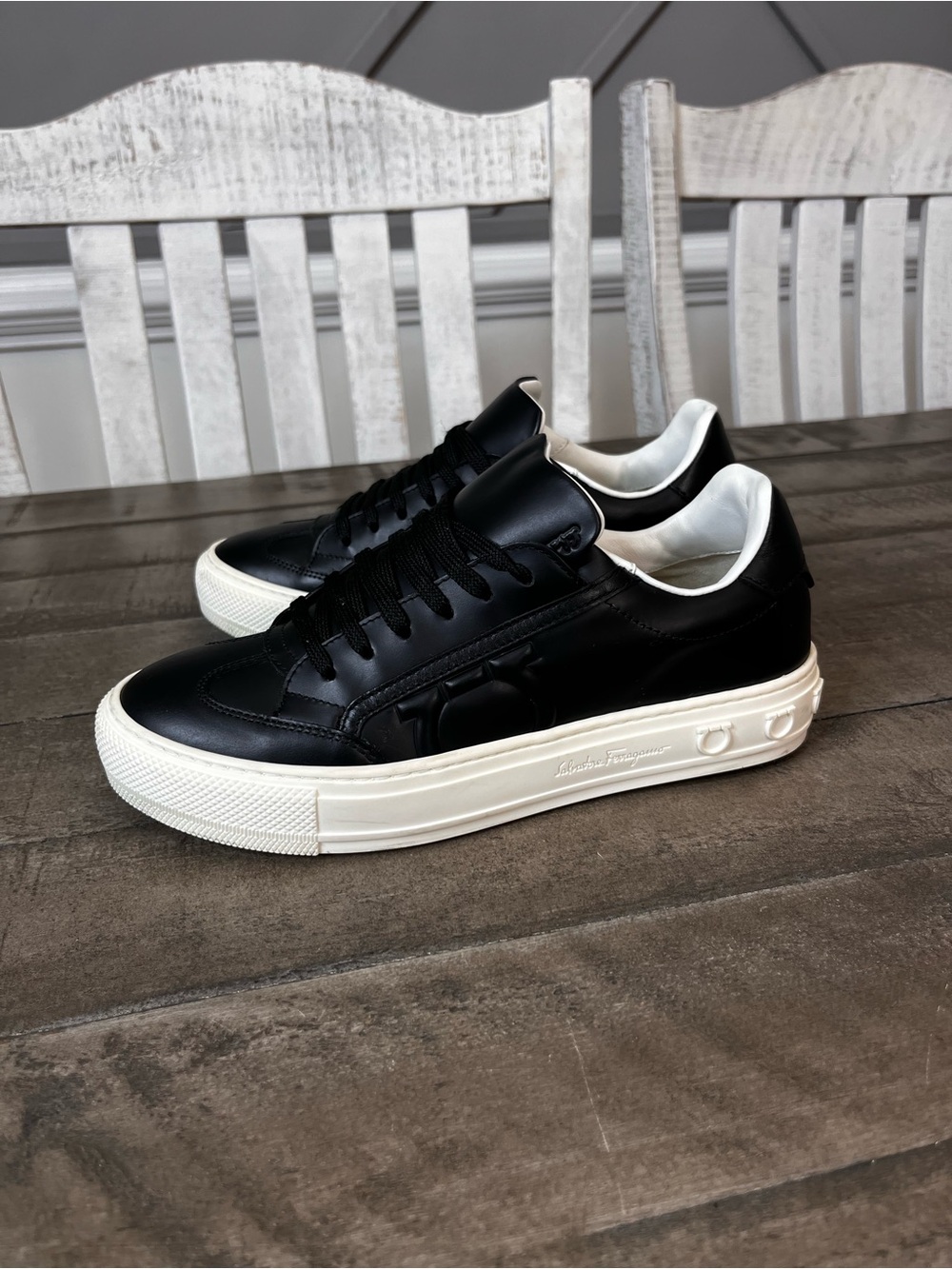 SALVATORE FERRAGAMO Gancini Low Top Leather Sneakers Women's
Sz 6.5
